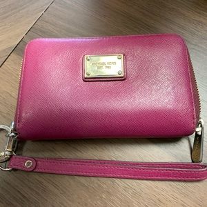 Micheal Kors wristlet